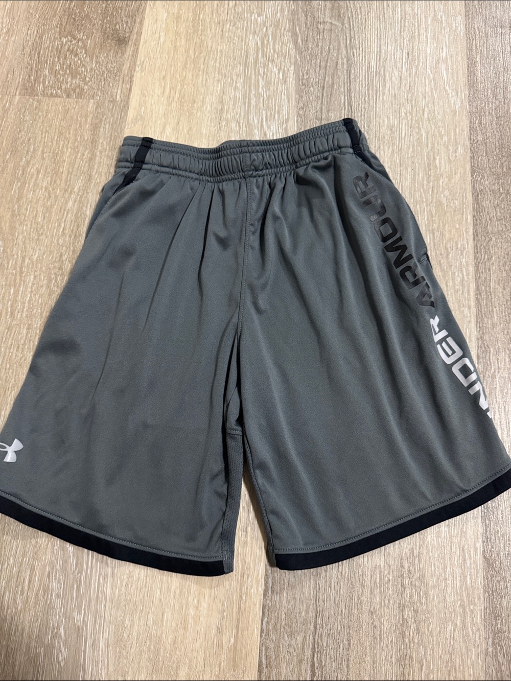 Under Armour Boys Gray Performance Shorts, Size YM